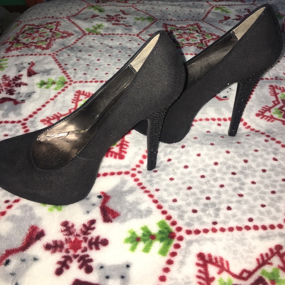✨ Black Heels ✨