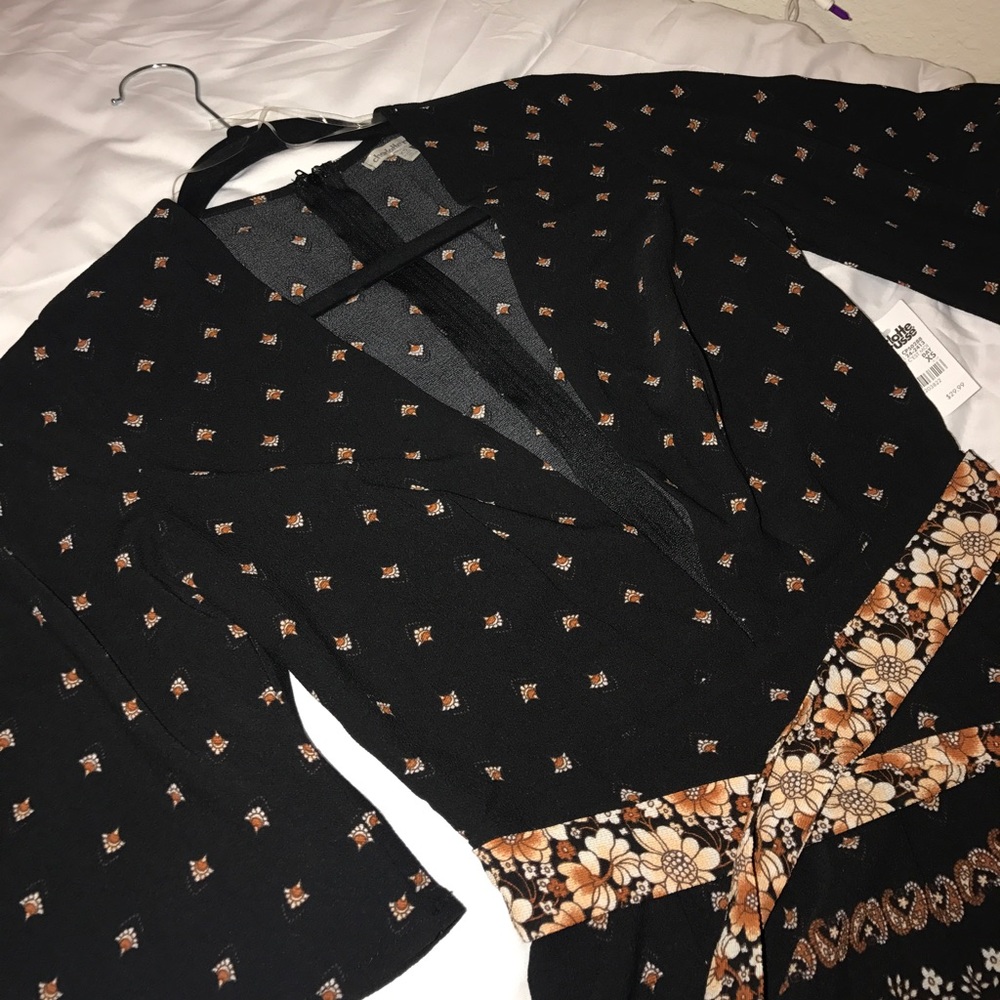 SOLD Floral romper - Picture 2 of 3