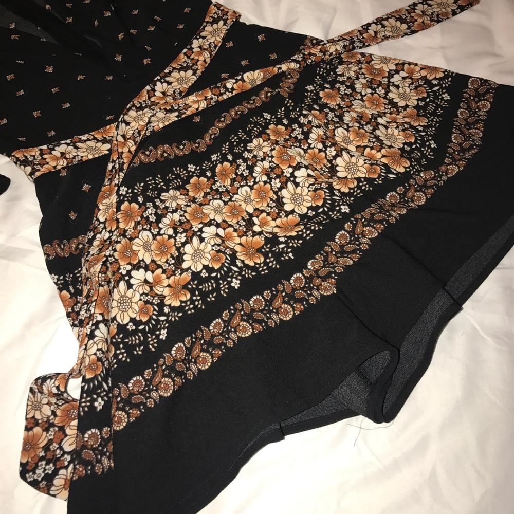 SOLD Floral romper - Picture 3 of 3