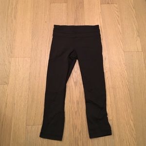 Black Lululemon Run Inspire Crops