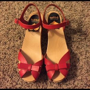 Red Swedish Hasbeens clogs