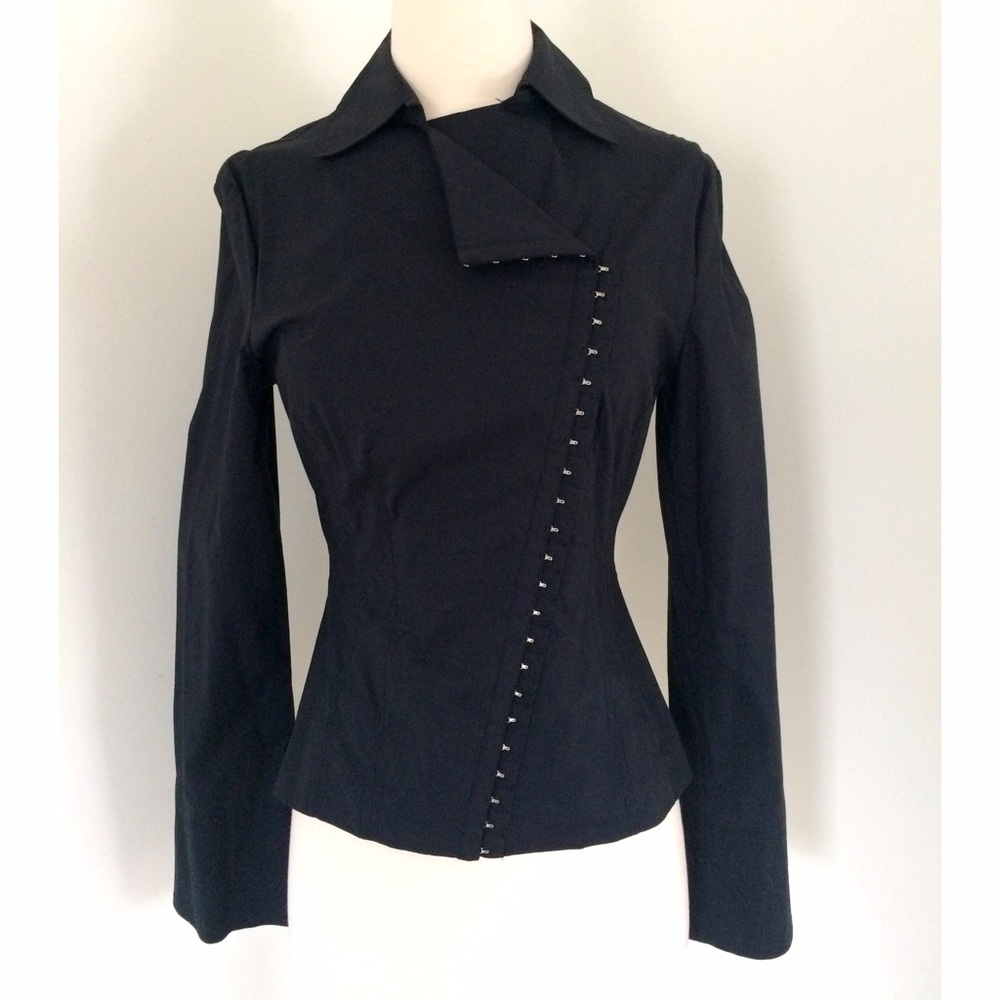 💥SALE💥 BCBG hook-and-eye blouse
