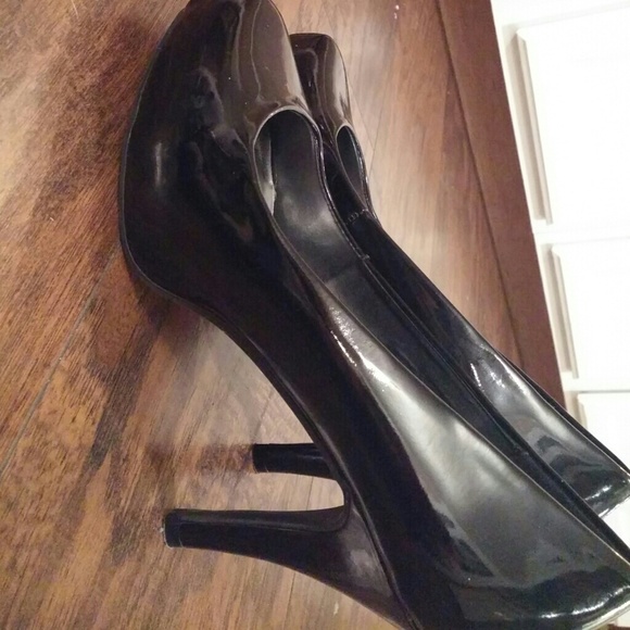 Black classic dress pump - Picture 2 of 6