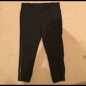 black lululemon crop leggings with bunched detail