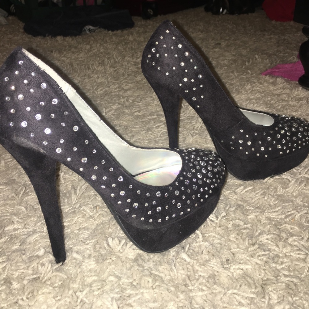 High Heels - Picture 2 of 4
