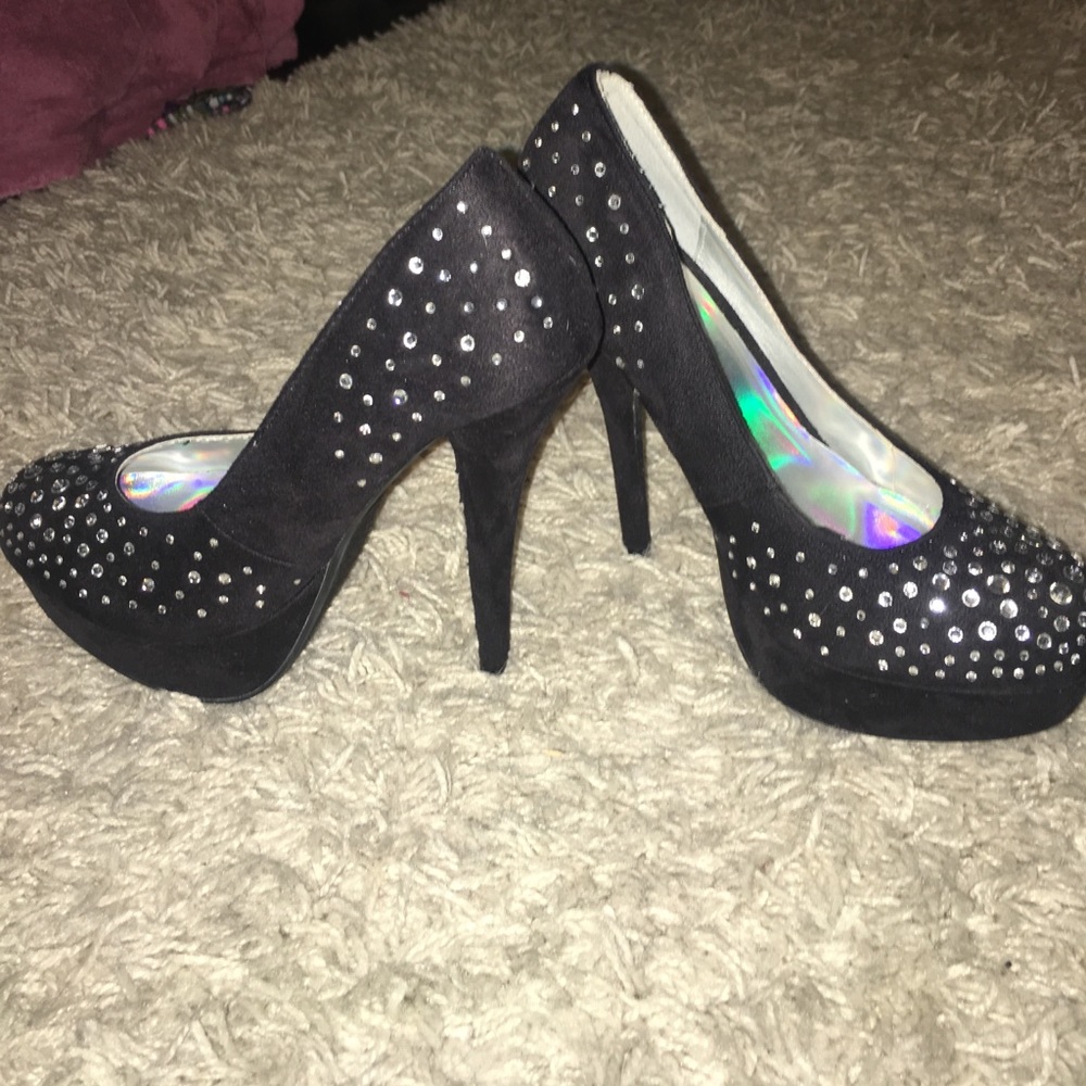 High Heels - Picture 3 of 4