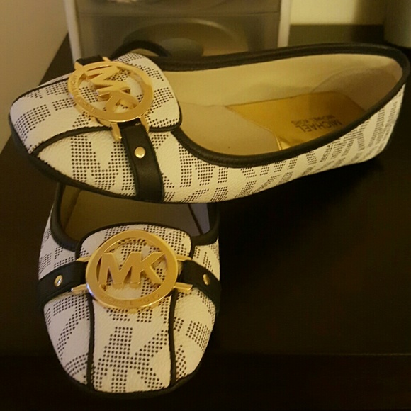****SOLD****MK Flats/ worn once/ true to size - Picture 2 of 4