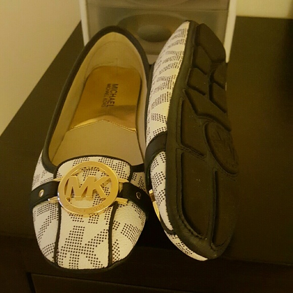 ****SOLD****MK Flats/ worn once/ true to size - Picture 3 of 4