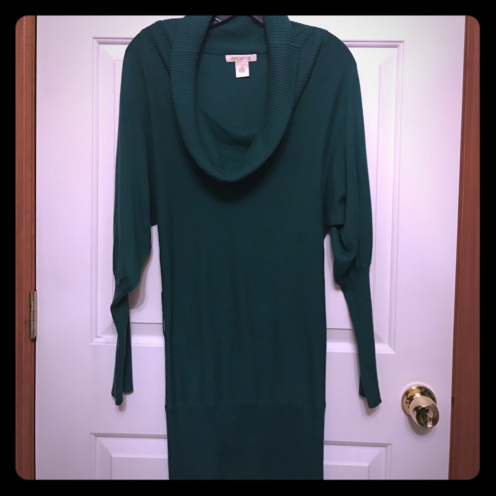 Arden B long tonic green sweater