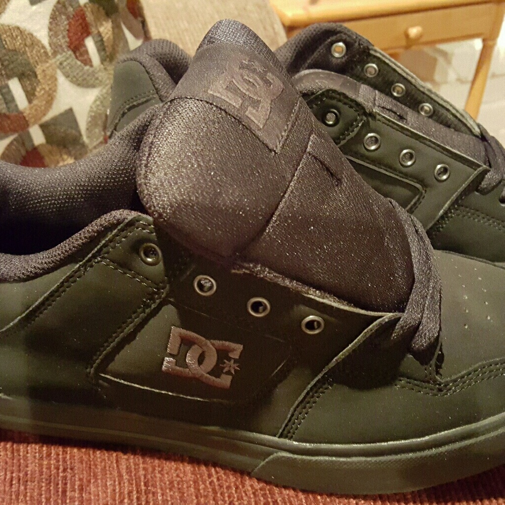DC Brand Men's shoes, Size 11.5