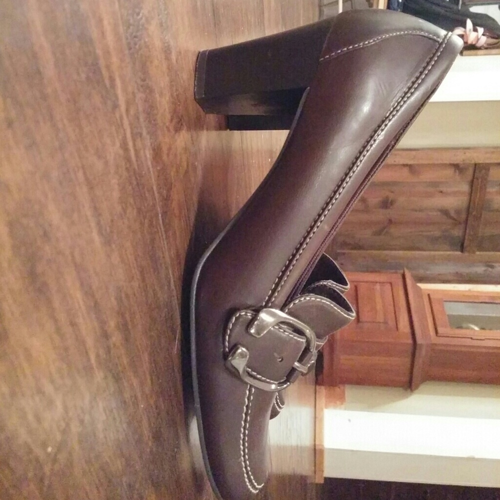 Brown dress shoe