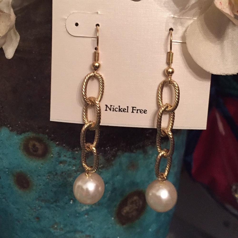 Gold and pearl danglers