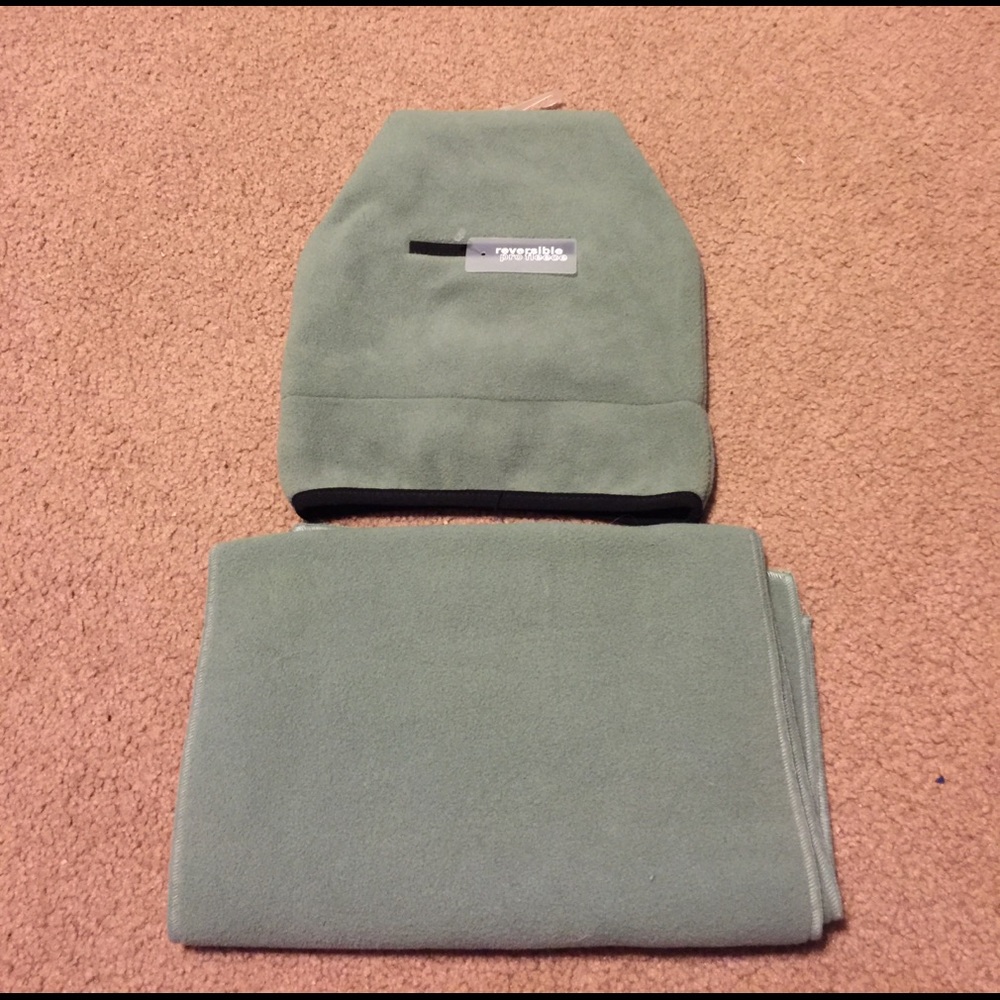Gap Pro Fleece Hat (Reversible) and Scarf - Picture 1 of 1