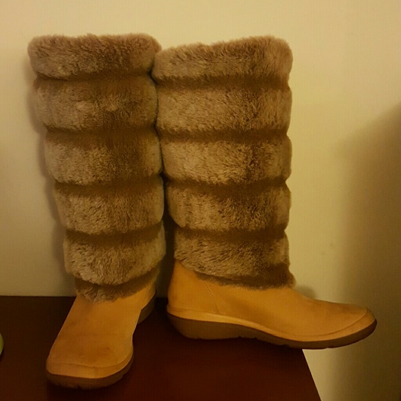 ***SOLD***Women's Timberland Winter Boots - Picture 2 of 7