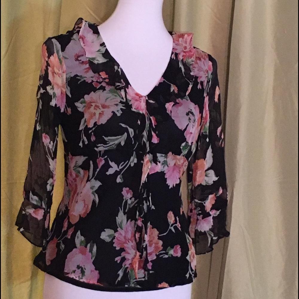 NEW YORK DESIGN CO.  Blouse with silk lining .