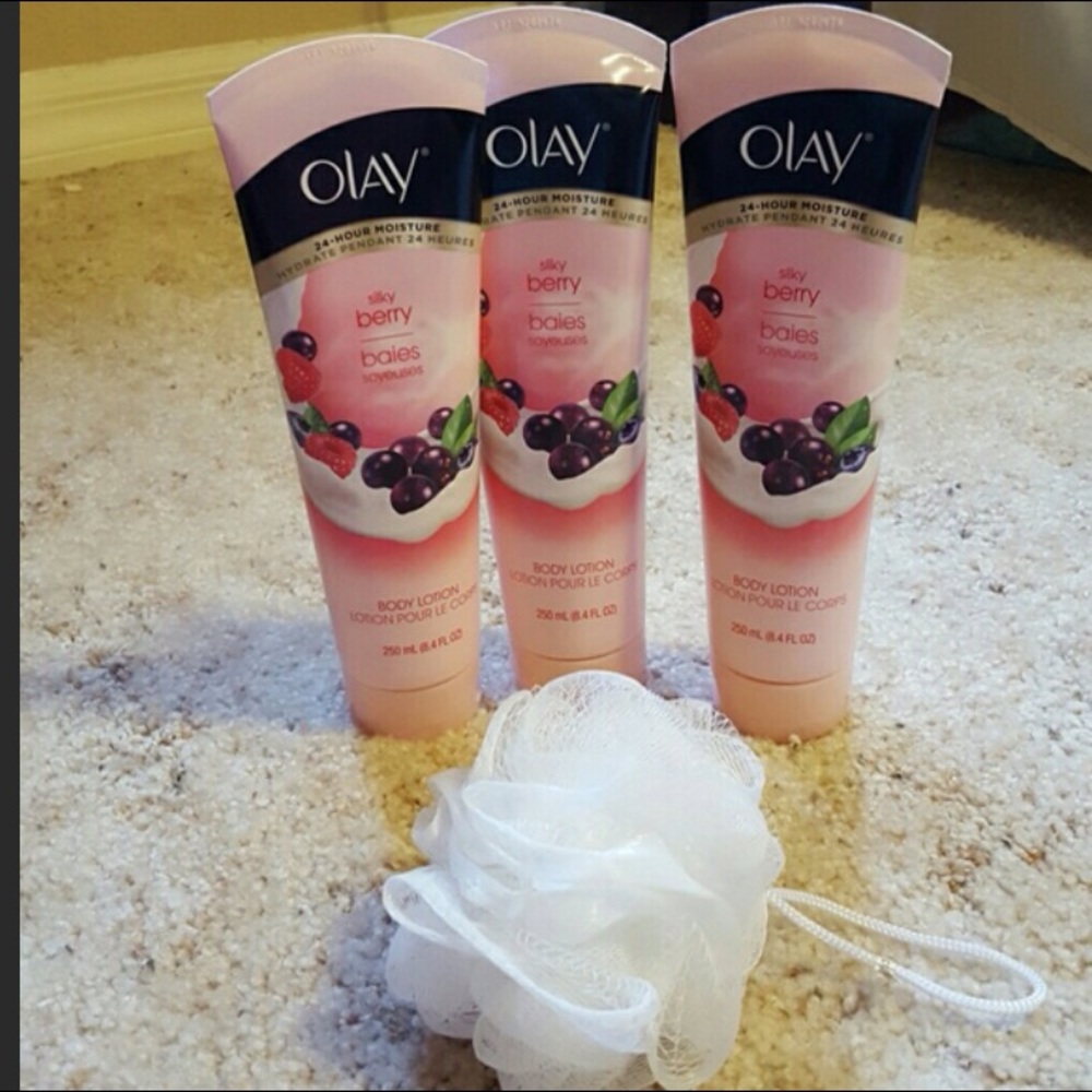 3 Olay Silky Berry body lotion with sponge