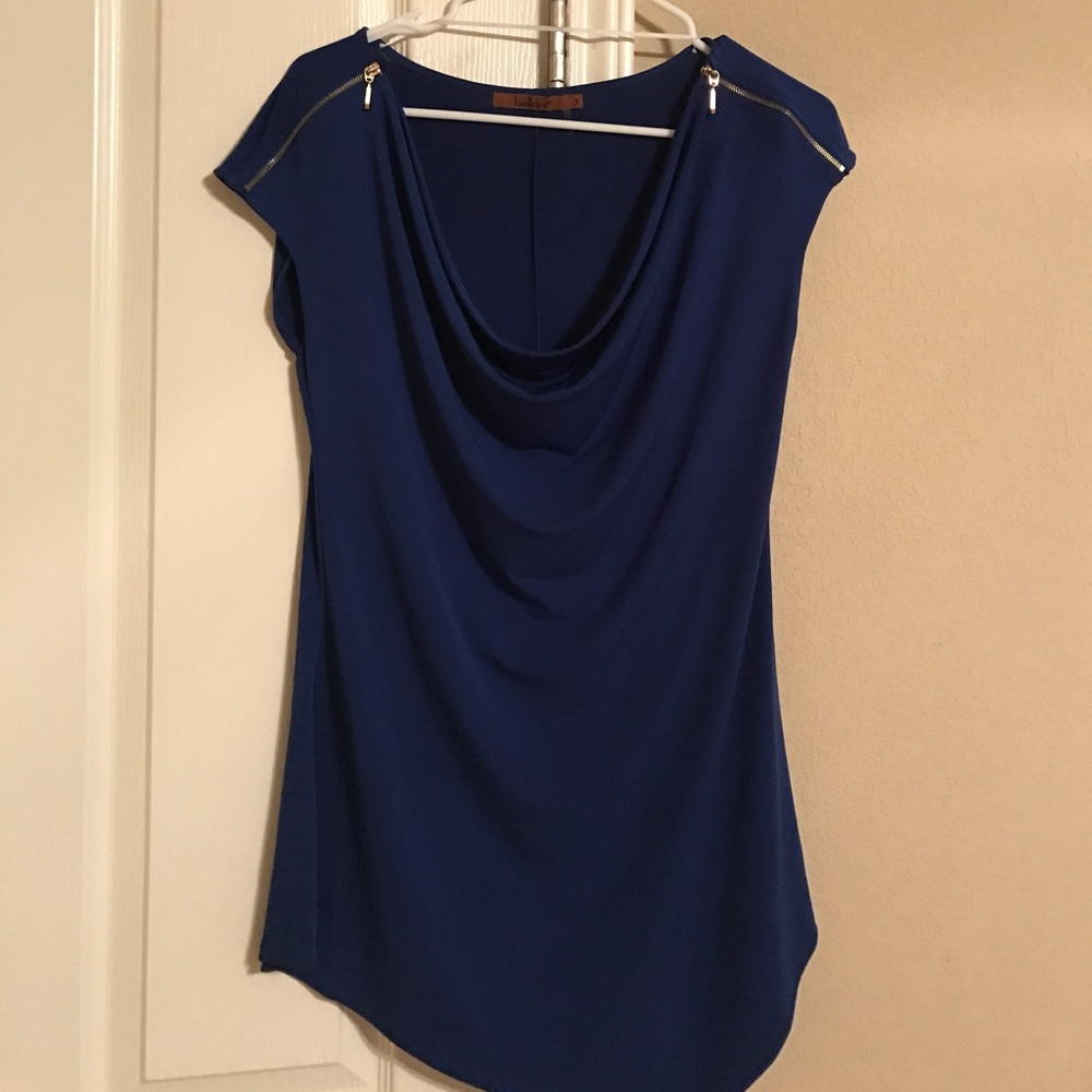Armhole low v neck blouse 😻