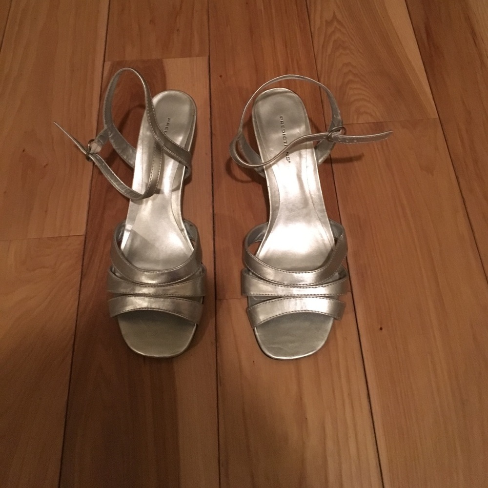 Dress shoe