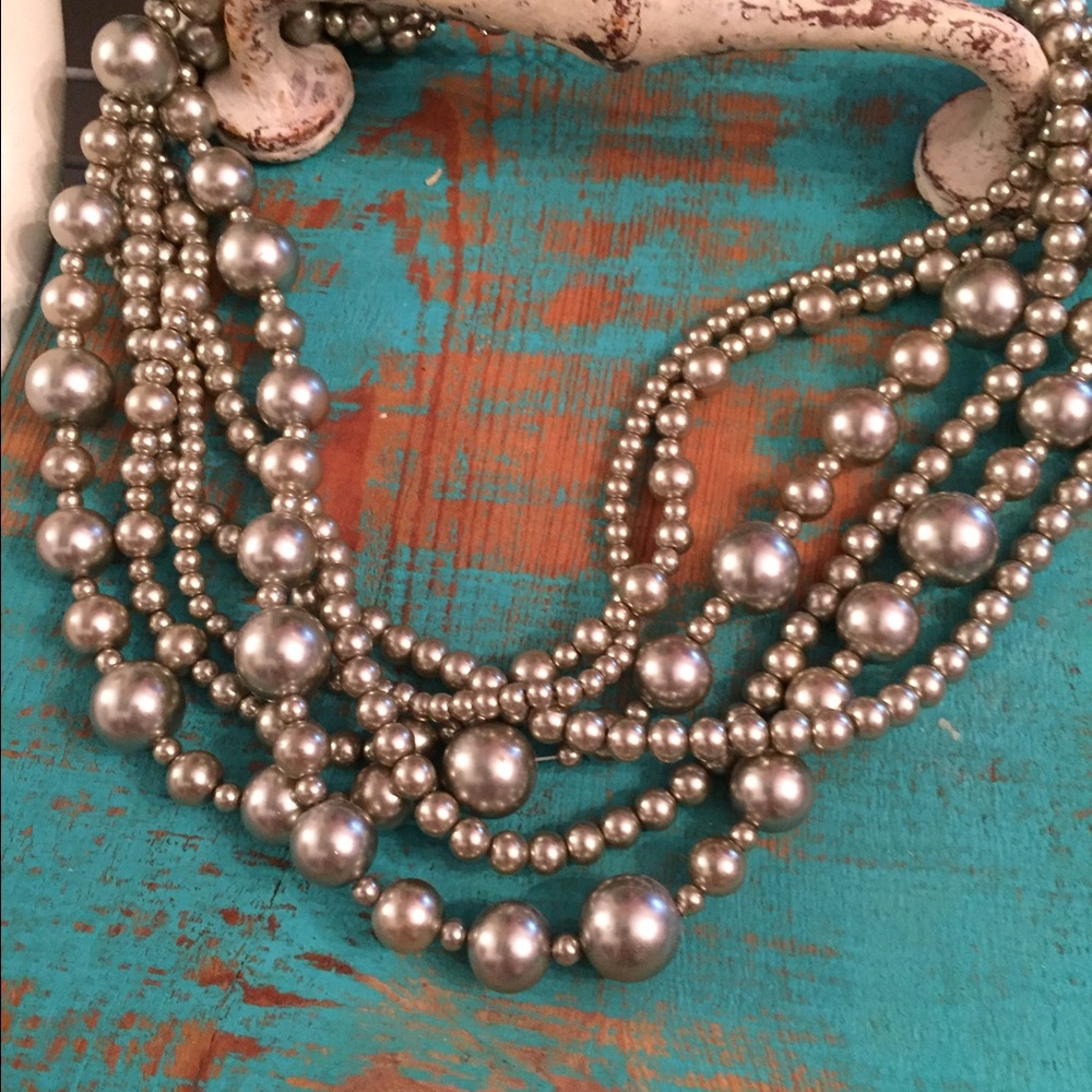 Silver pearl set