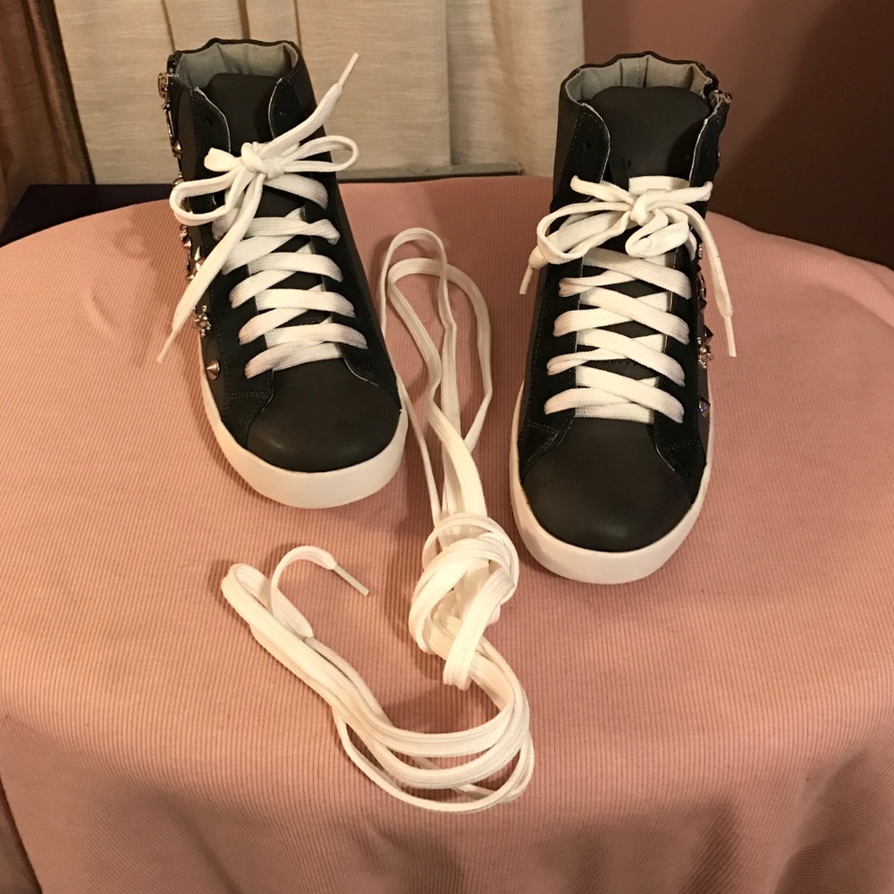 Designer Shoes - Picture 2 of 4