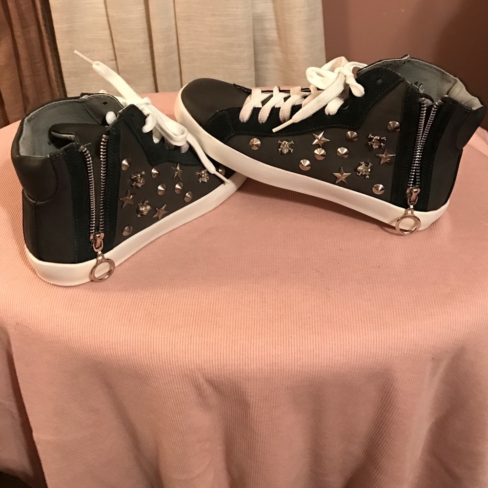 Designer Shoes - Picture 3 of 4