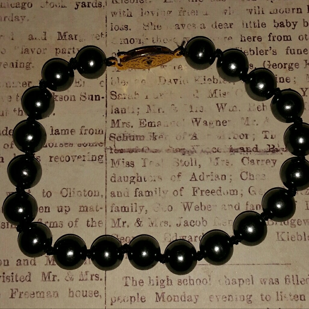 Black freshwater pearl bracelet