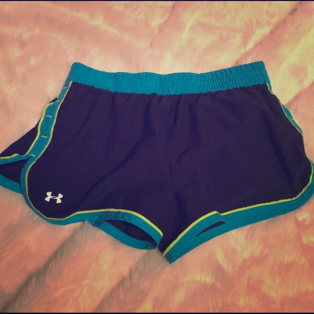 Used size small under armour semi fitted shorts.