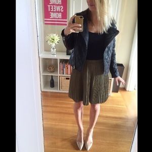 Banana Republic pleated skirt