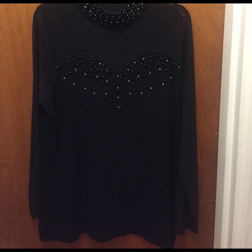 Black pearls shirt 🌺