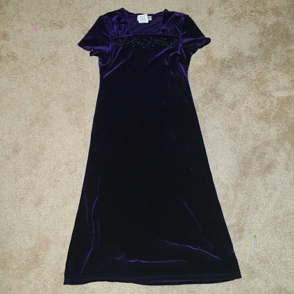 Girl's velvet dress