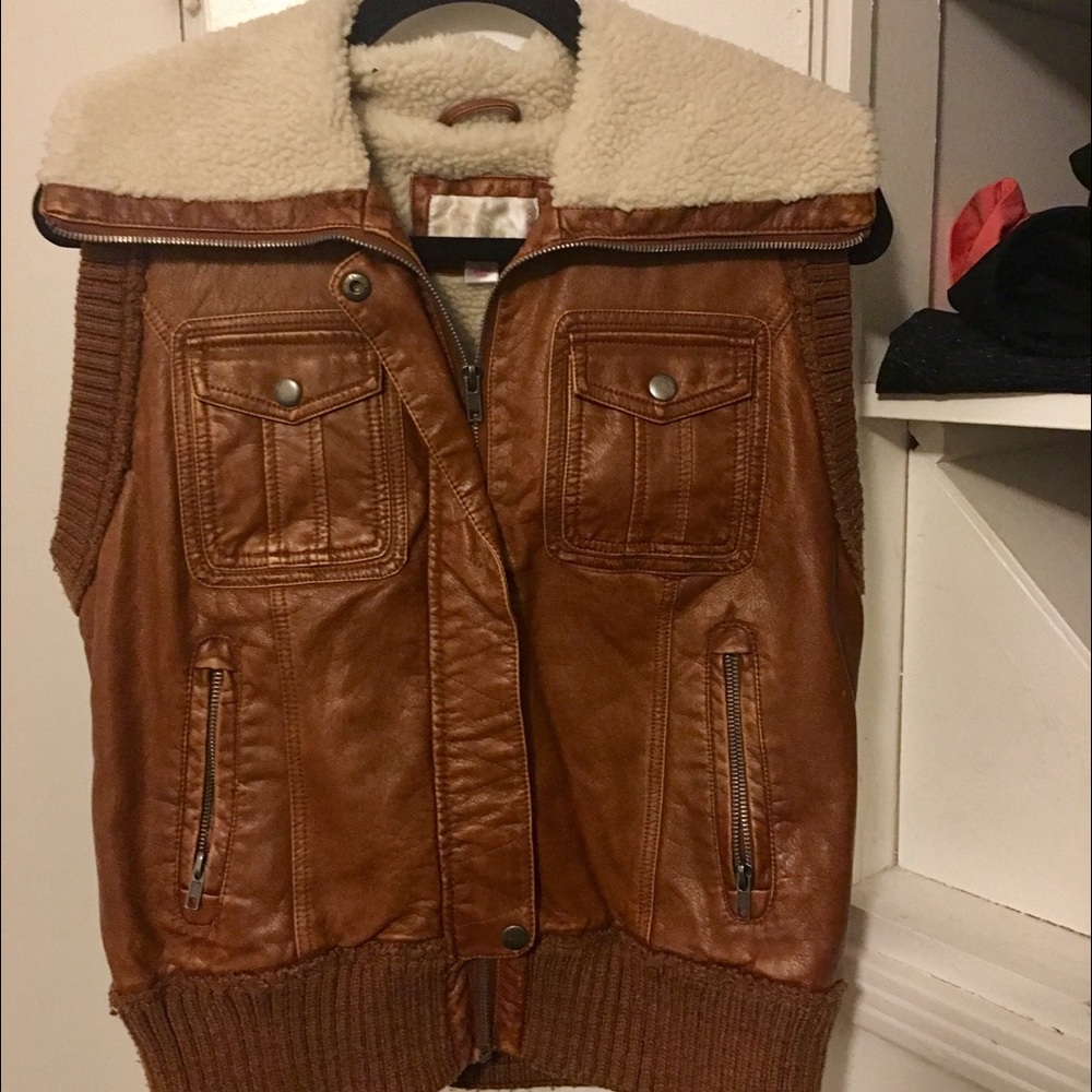 Vest with fur