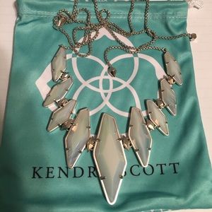 NWOT Kendra scott Berniece necklace - silver