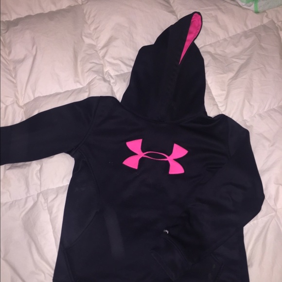 Under Armour Tops - Black under armor sweatshirt