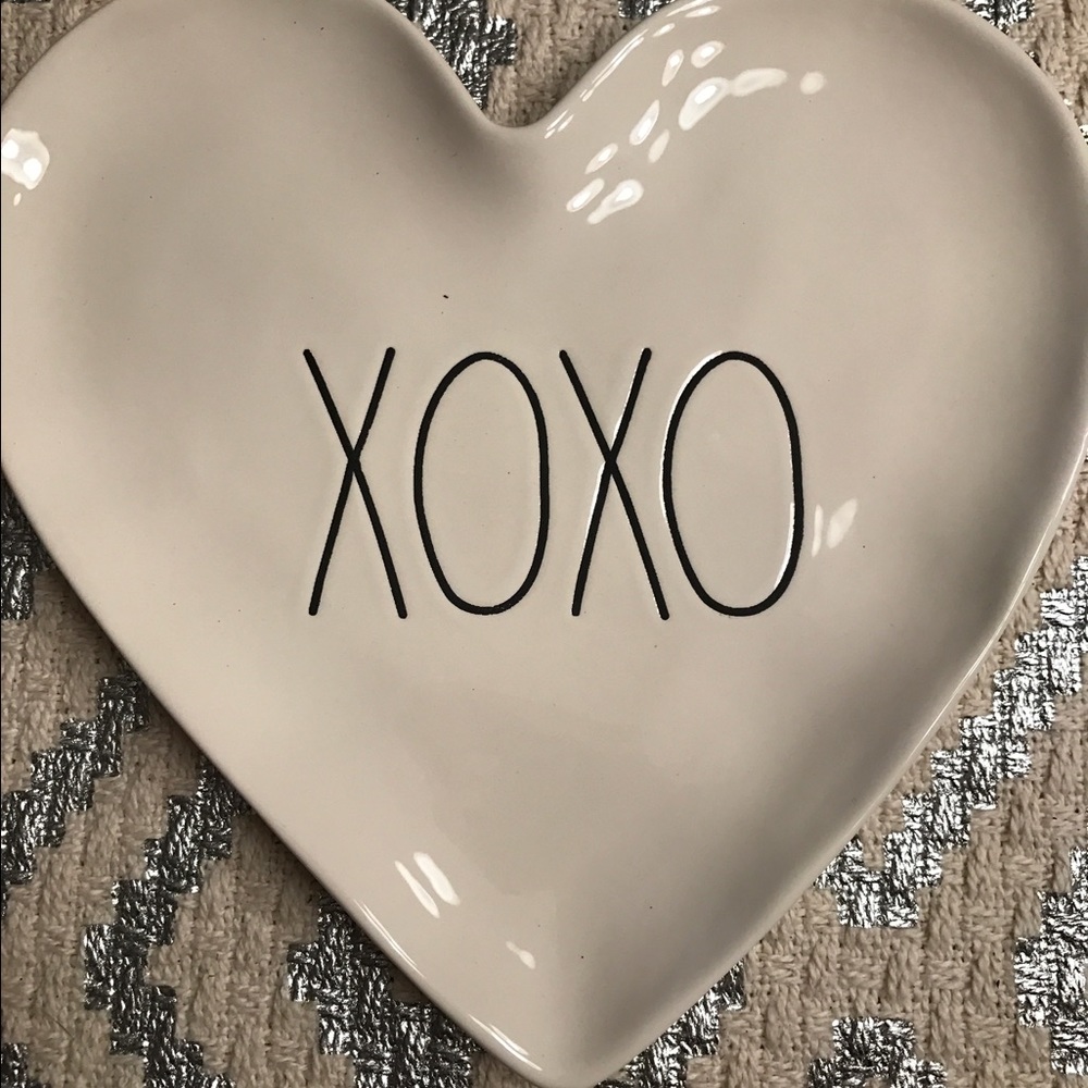 Rae Dunn XOXO plate