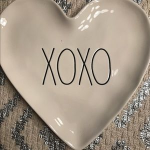 Rae Dunn XOXO plate