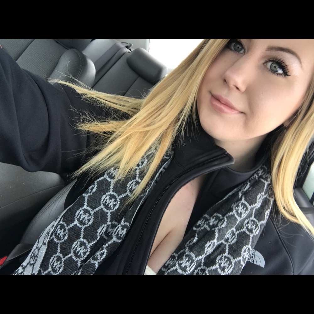 Meet your Posher, Jenessa