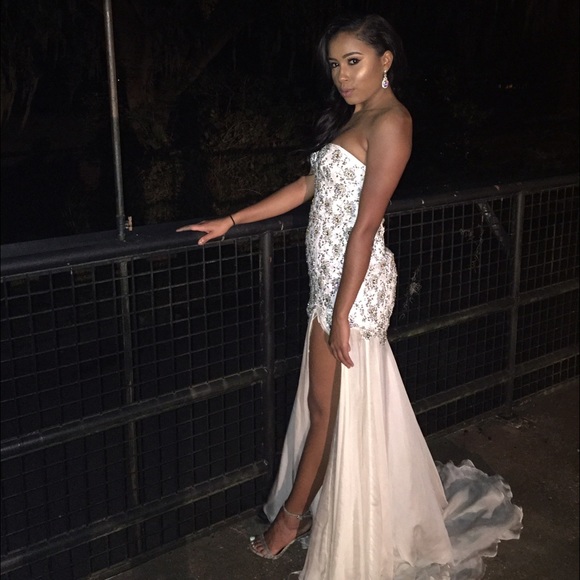 Prima Donna Pageant Gown - Picture 3 of 3