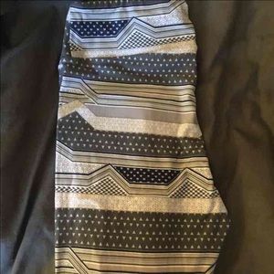 LulaRoe TC leggings Gray, Hearts, and Stripes.