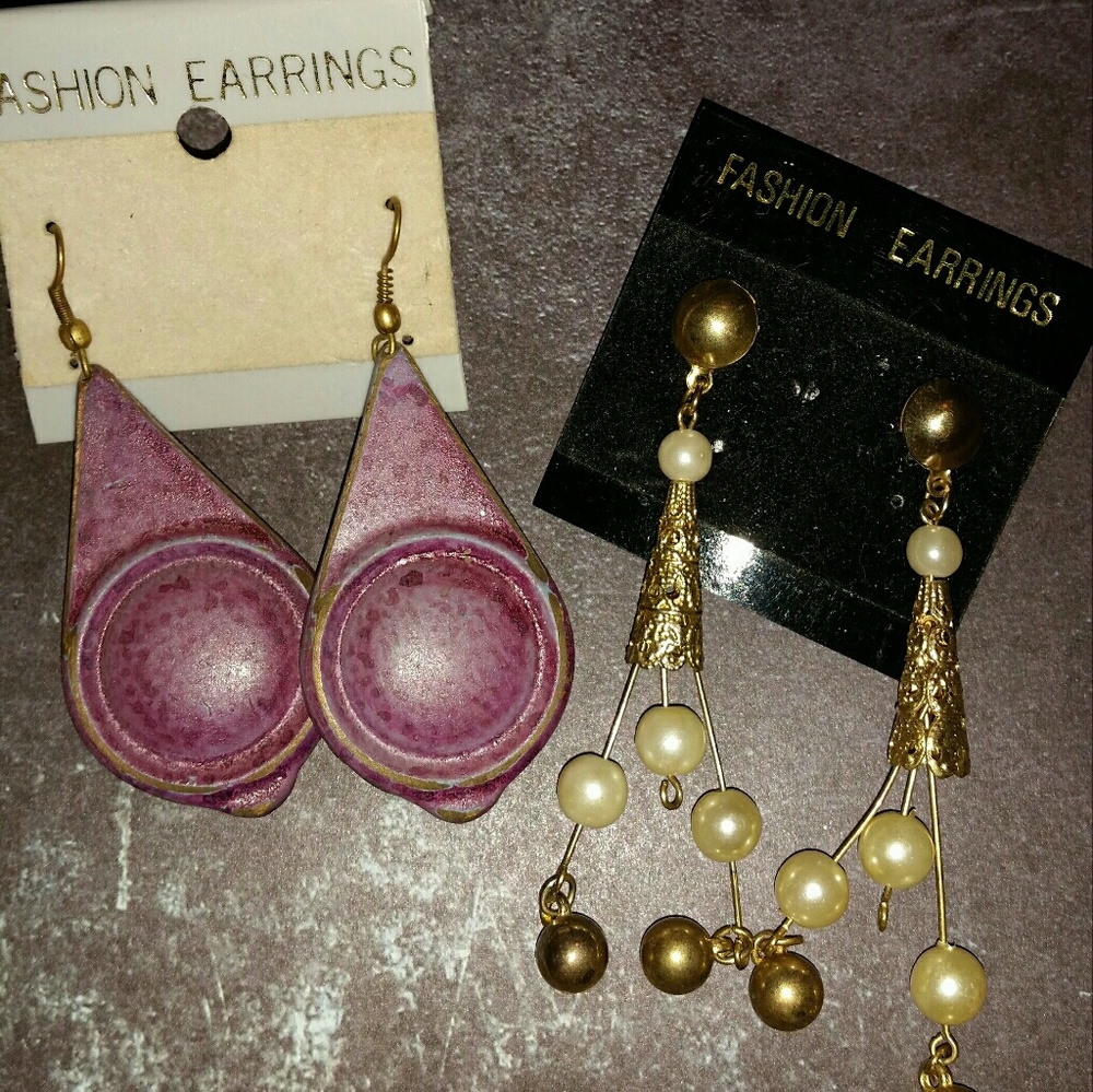 2 pair of earrings