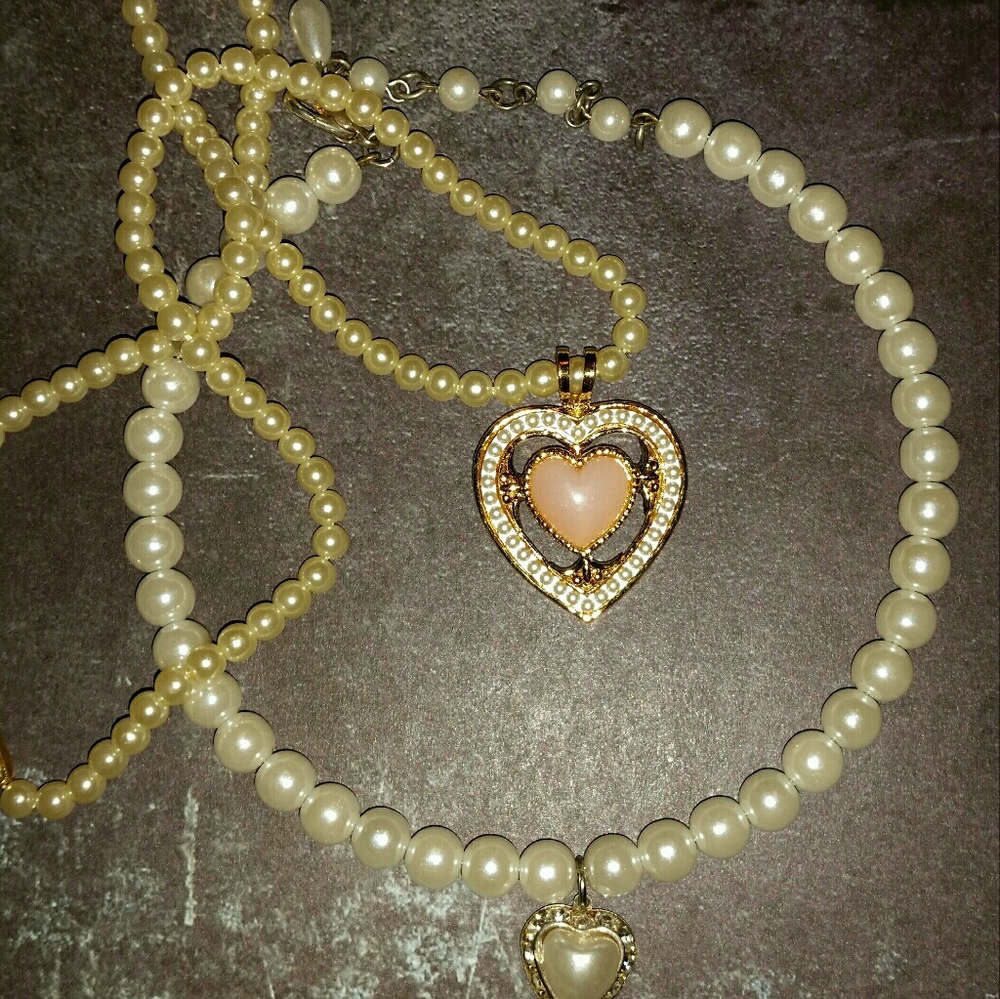 2 pearl necklaces