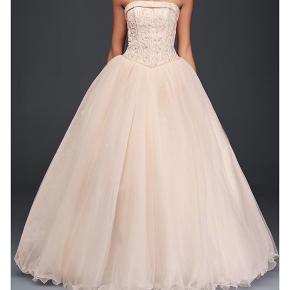 Wedding dress - Picture 3 of 4