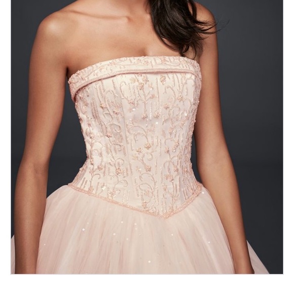 Wedding dress - Picture 4 of 4