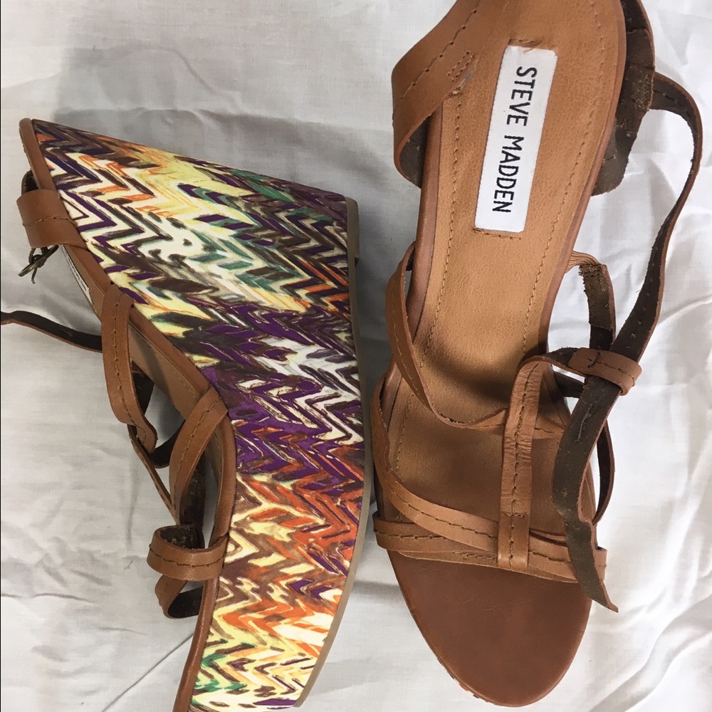 Nice pre owned Steve Madden Wedges.