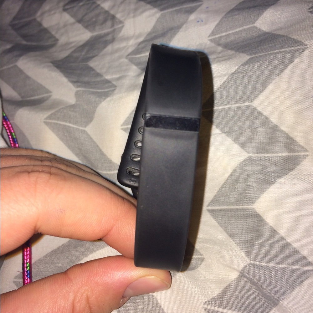 Fitbit flex! INCLUDES CHARGER