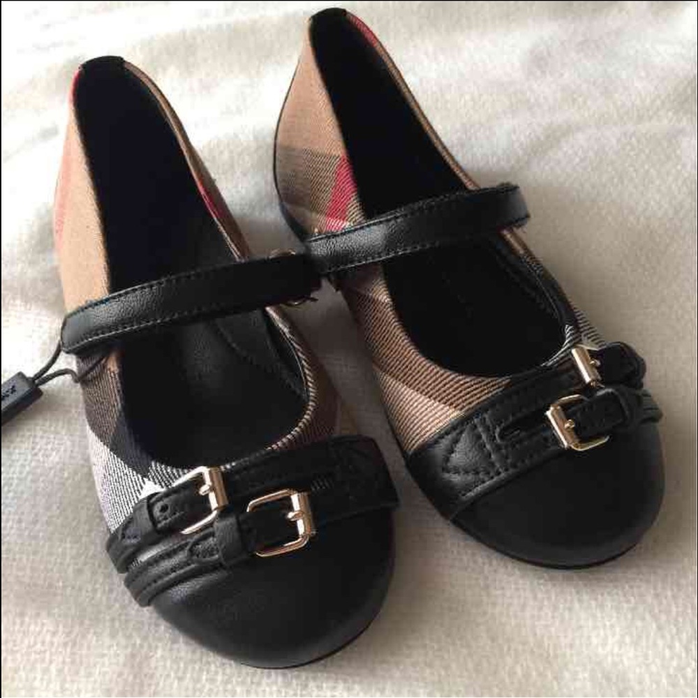 Burberry kid Avonwick ballet flat size 8