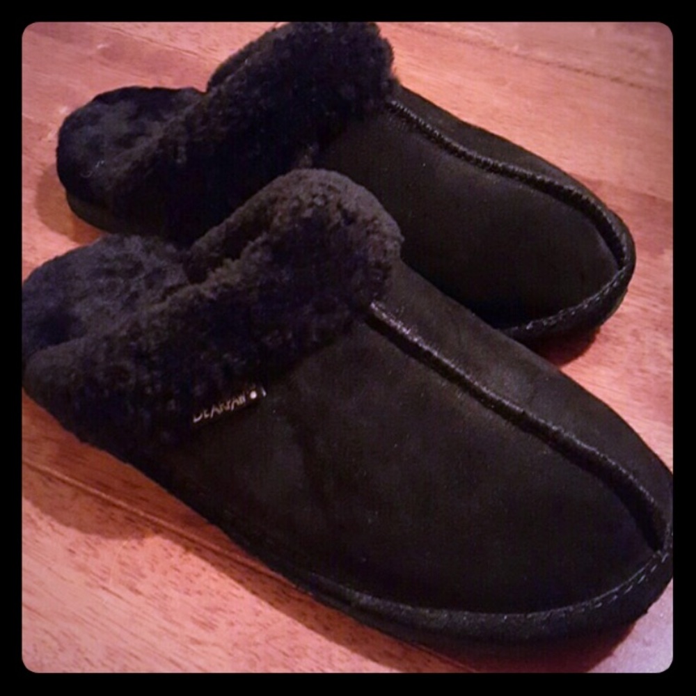 Bearpaw black slippers