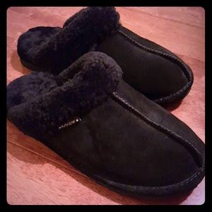 Bearpaw black slippers
