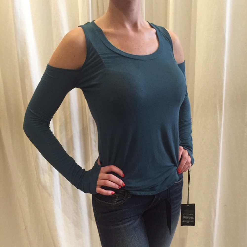 Open Shoulder tee