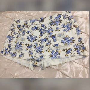 Floral Shorts 🌻
