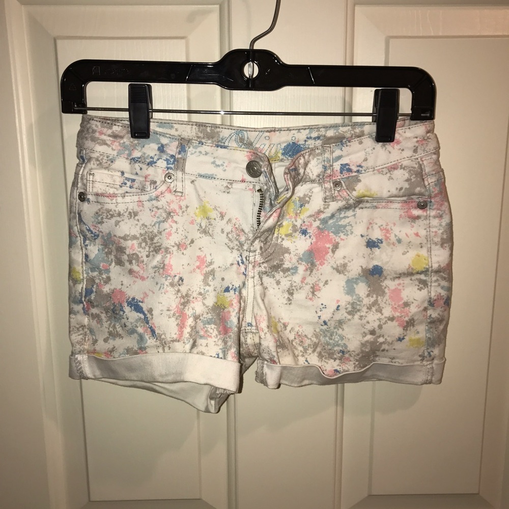 Patterned jean shorts